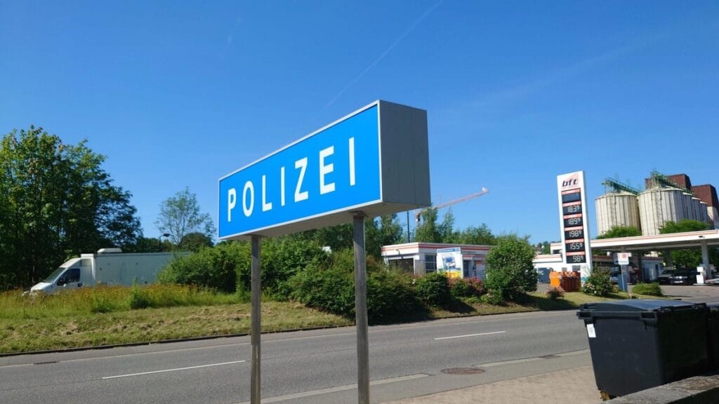 4F74238A 442B 45A0 99E9 3D7EEF10F4ED 1 105 c